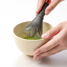 画像をギャラリービューアに読み込む, 樹脂製茶筅（茶筅立て付） グレー
